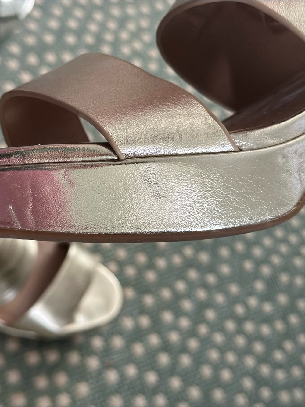 AEROSOLES Camera Platform Sandals in gold metallic leather
Size 10.5 wide - Picture 4 of 4